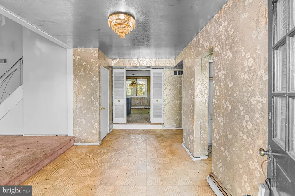 9096 PINE ROAD Philadelphia, PA 19115