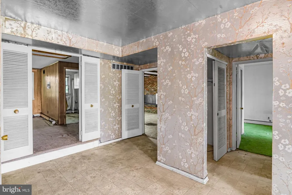 9096 PINE ROAD Philadelphia, PA 19115