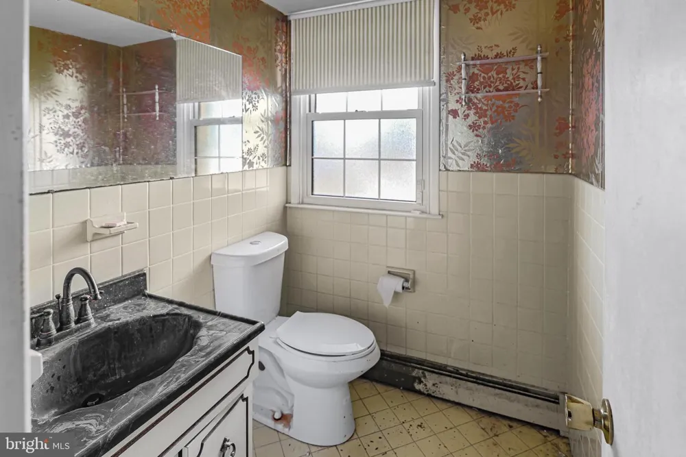 9096 PINE ROAD Philadelphia, PA 19115