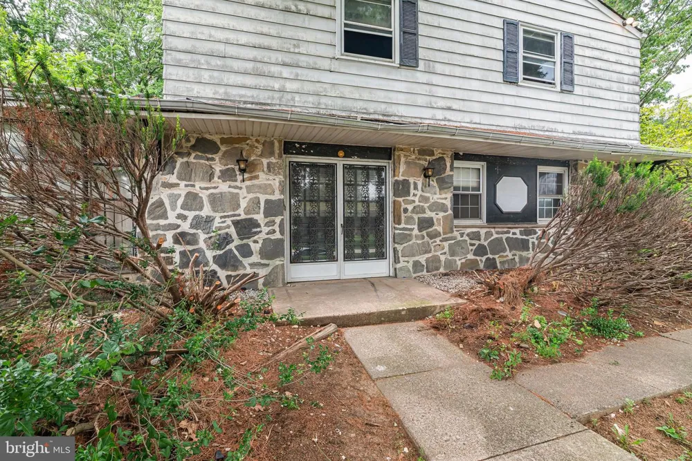9096 PINE ROAD Philadelphia, PA 19115
