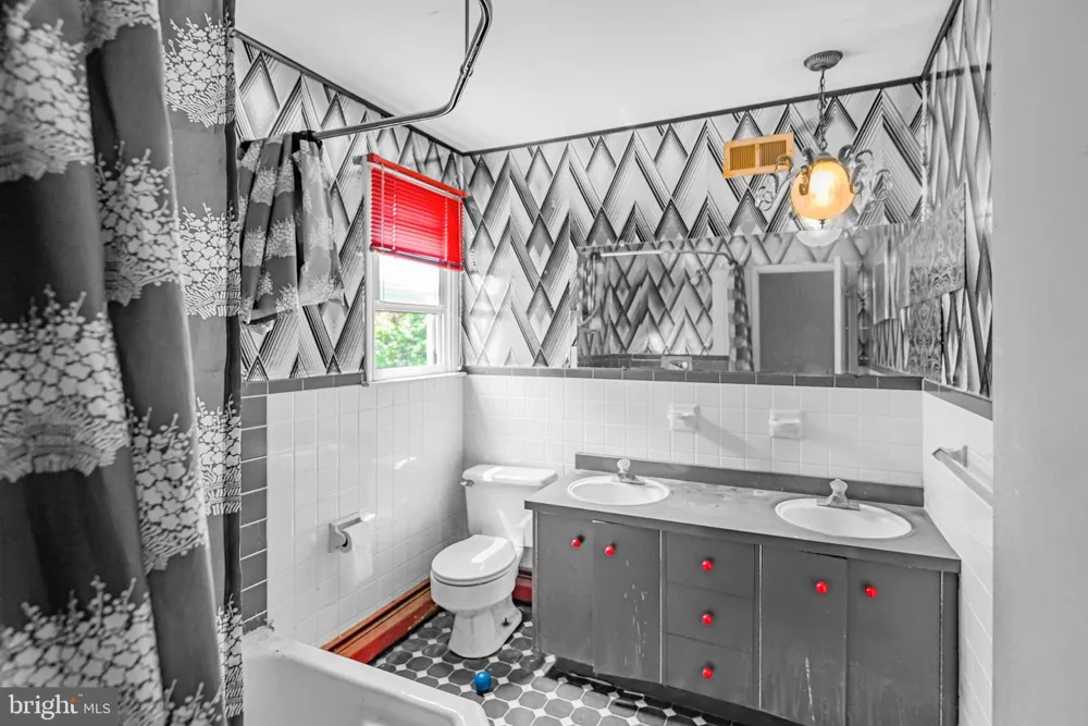 9096 PINE ROAD Philadelphia, PA 19115