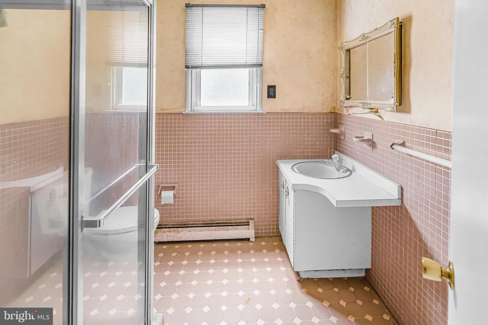 9096 PINE ROAD Philadelphia, PA 19115