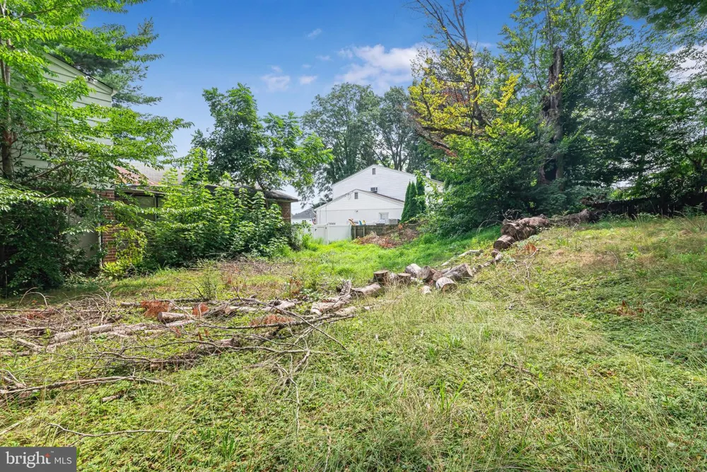 9096 PINE ROAD Philadelphia, PA 19115