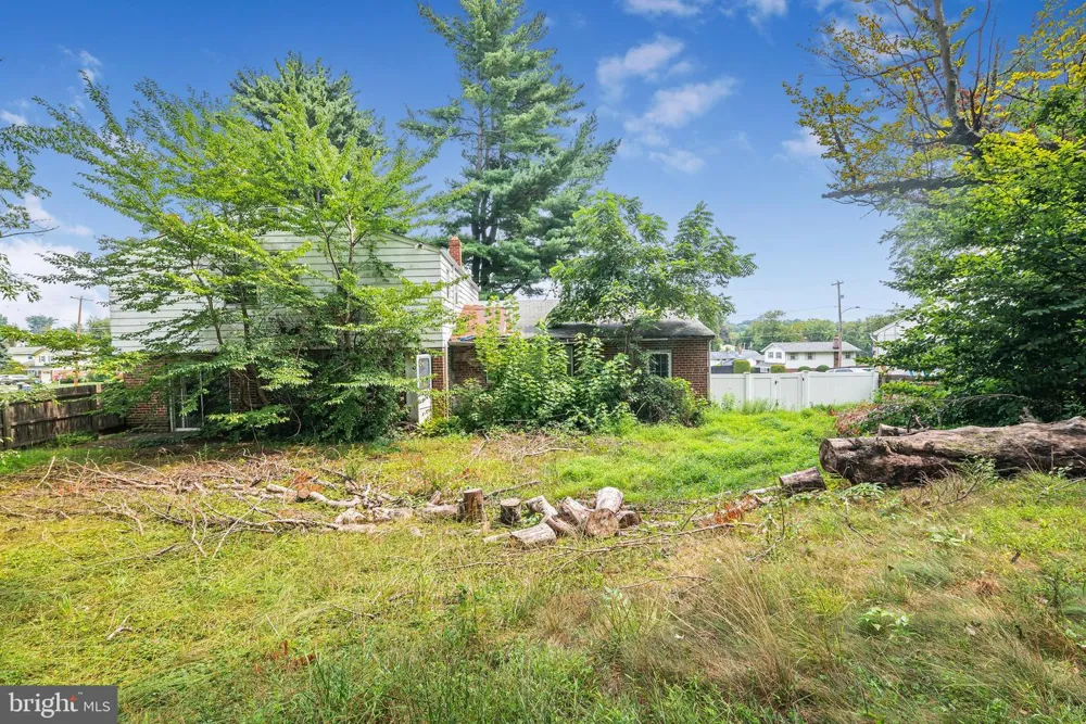 9096 PINE ROAD Philadelphia, PA 19115