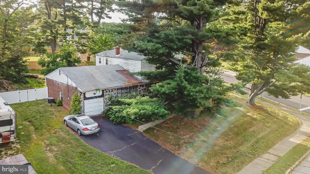 9096 PINE ROAD Philadelphia, PA 19115