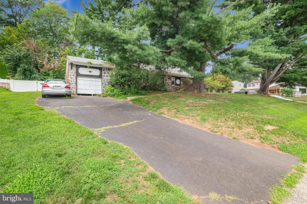9096 PINE ROAD Philadelphia, PA 19115