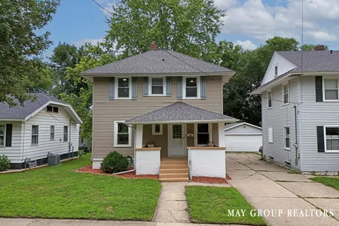143 Burr Oak Street NE