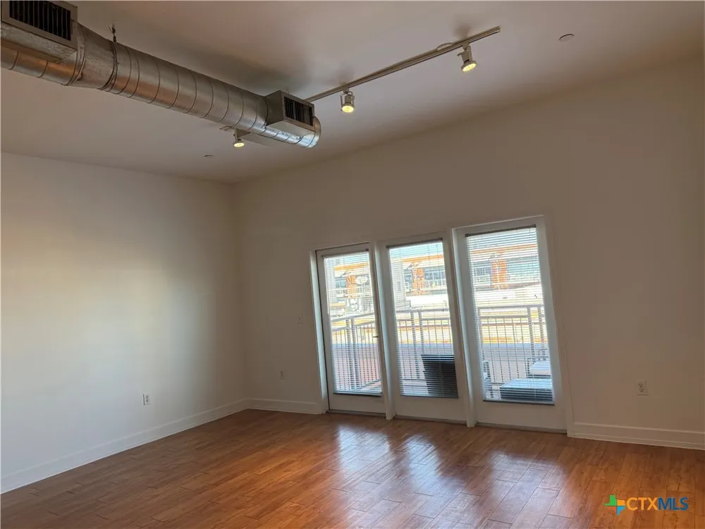 1401 S Flores Street #305 San Antonio, TX 78204
