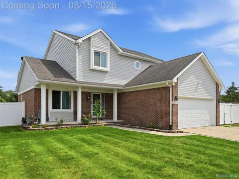 27215 Eagle Court