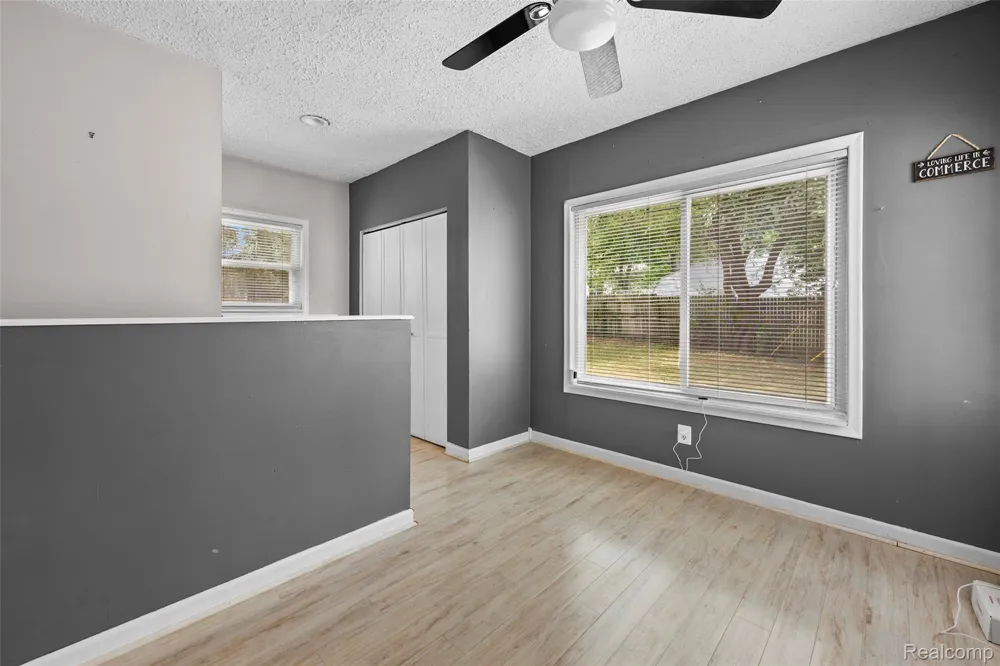129 E Beechdale Street Commerce Charter Township, MI 48382