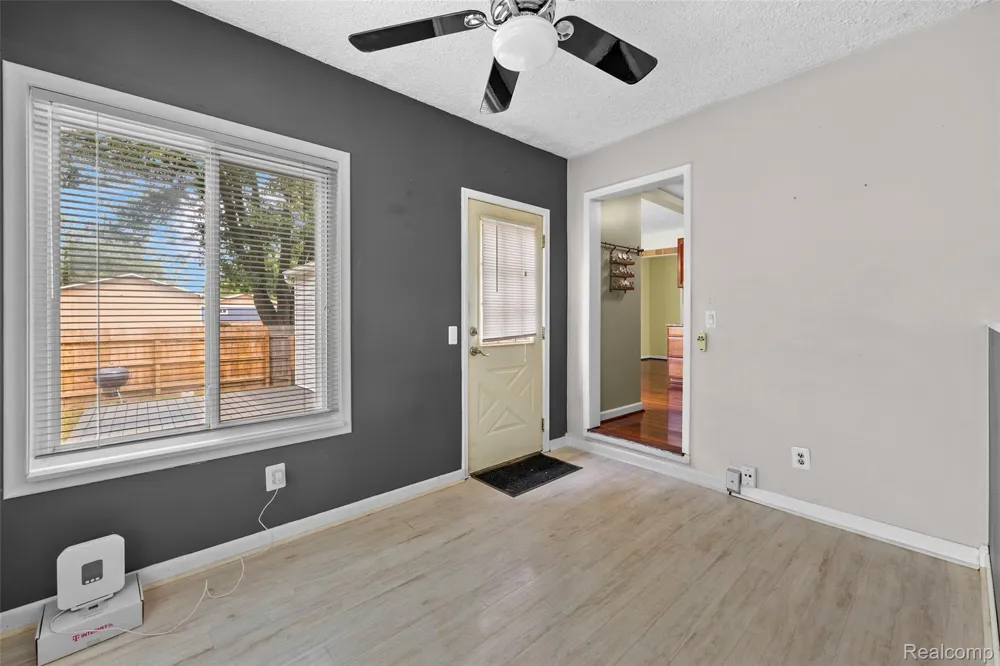 129 E Beechdale Street Commerce Charter Township, MI 48382