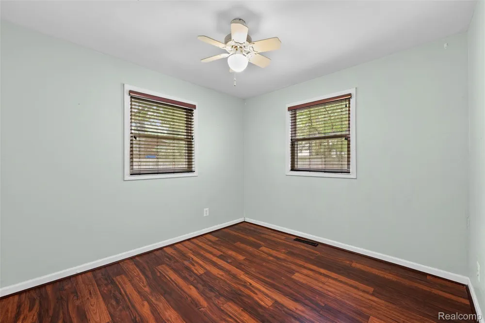 129 E Beechdale Street Commerce Charter Township, MI 48382