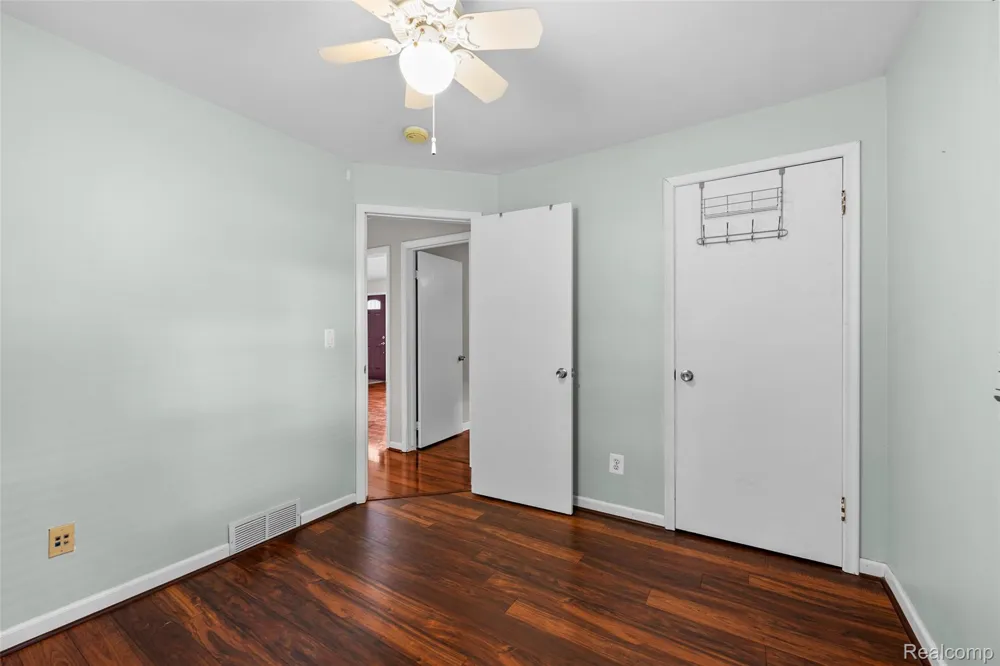 129 E Beechdale Street Commerce Charter Township, MI 48382