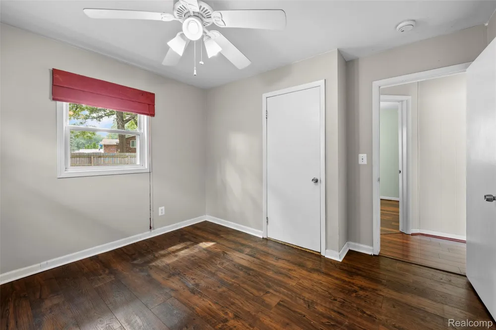 129 E Beechdale Street Commerce Charter Township, MI 48382