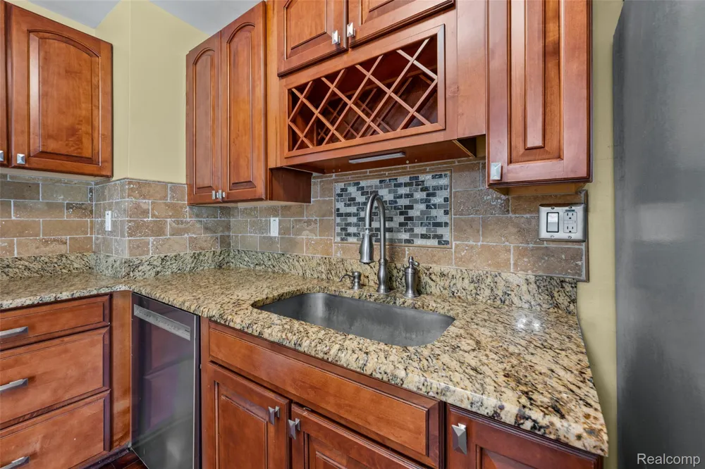 129 E Beechdale Street Commerce Charter Township, MI 48382