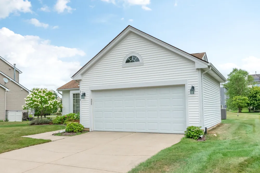 3618 Meadow View Drive Dexter City, MI 48130