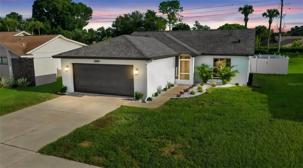 5207 DESMOND LANE Orlando, FL 32821