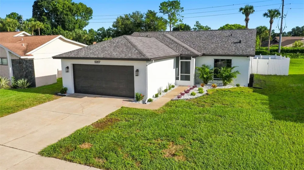 5207 DESMOND LANE Orlando, FL 32821