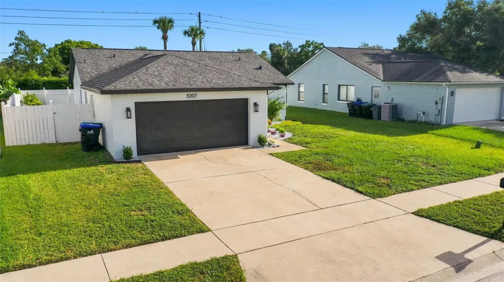 5207 DESMOND LANE Orlando, FL 32821
