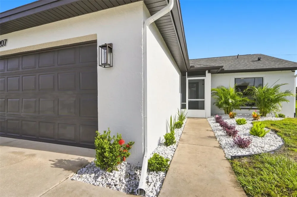 5207 DESMOND LANE Orlando, FL 32821