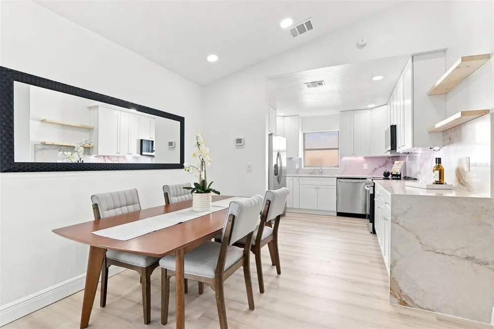 5207 DESMOND LANE Orlando, FL 32821