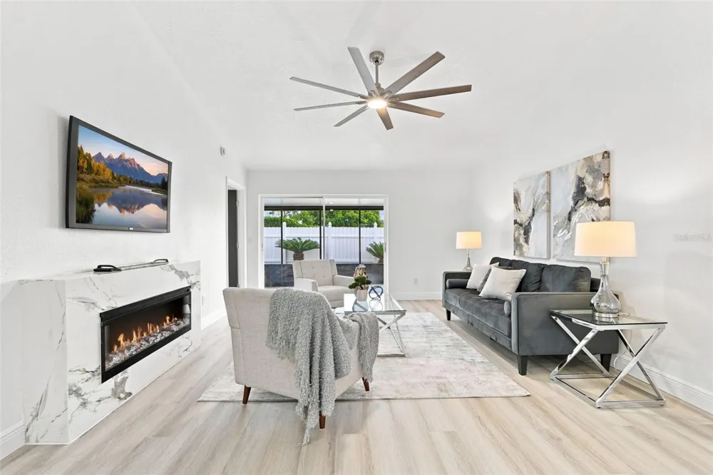 5207 DESMOND LANE Orlando, FL 32821