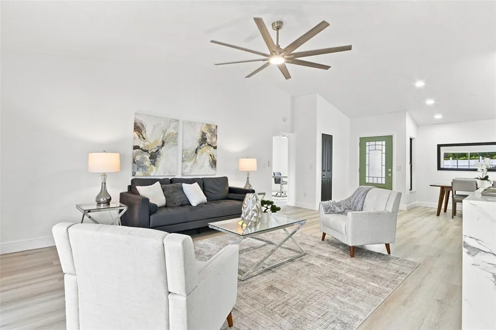 5207 DESMOND LANE Orlando, FL 32821