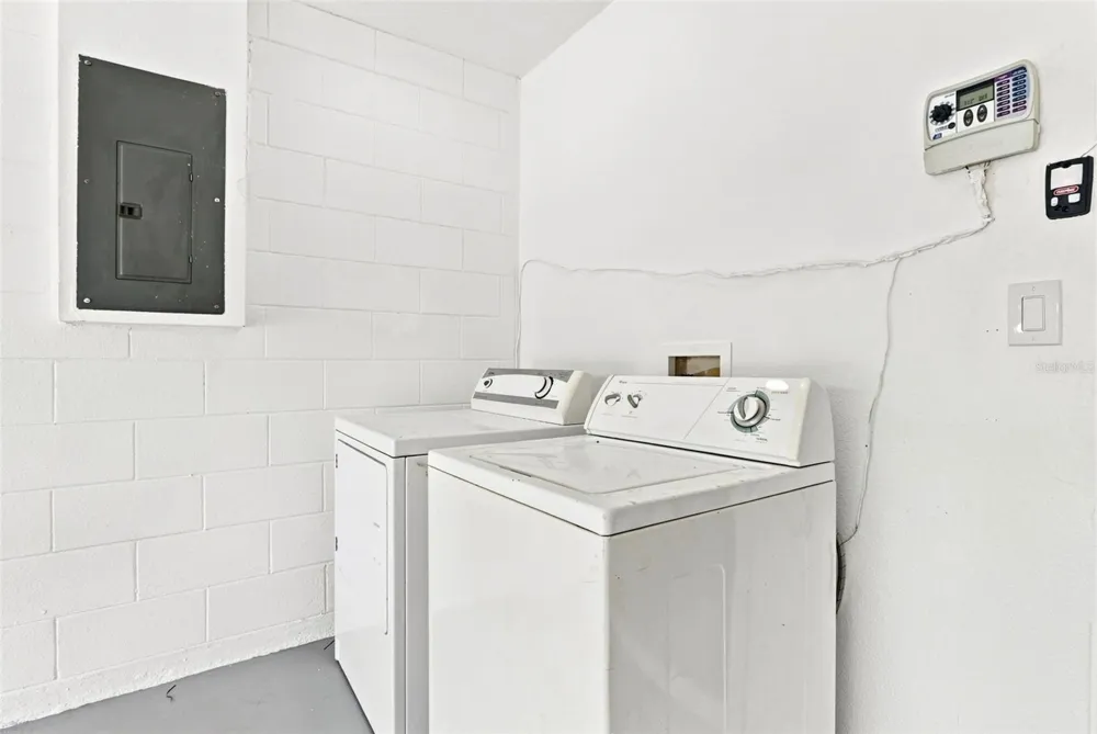 5207 DESMOND LANE Orlando, FL 32821