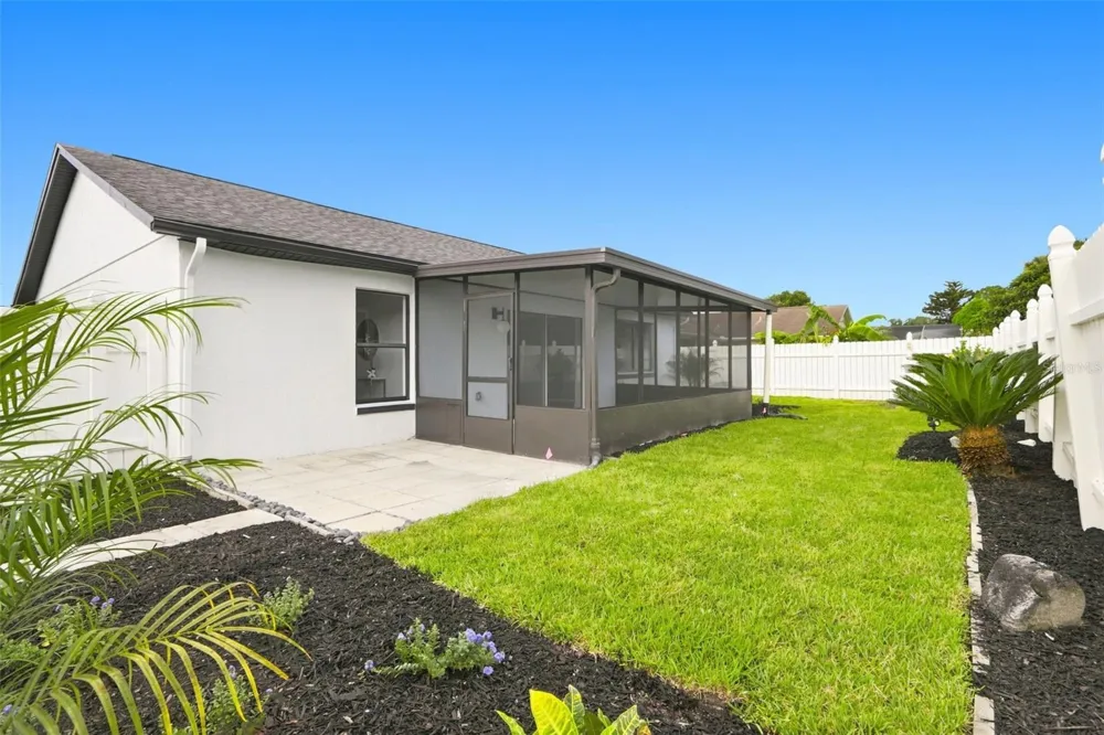 5207 DESMOND LANE Orlando, FL 32821