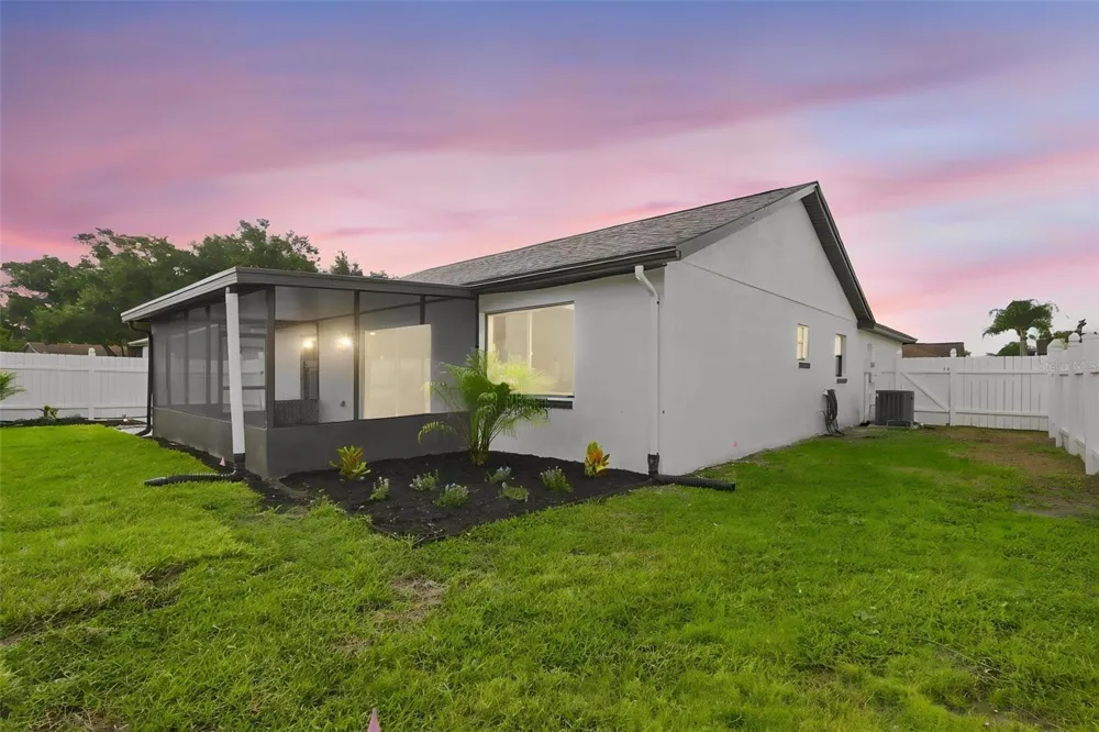 5207 DESMOND LANE Orlando, FL 32821