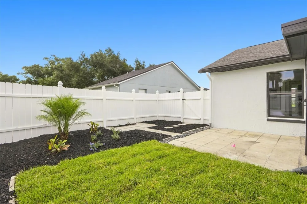 5207 DESMOND LANE Orlando, FL 32821