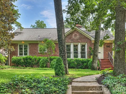 943 Romany Road