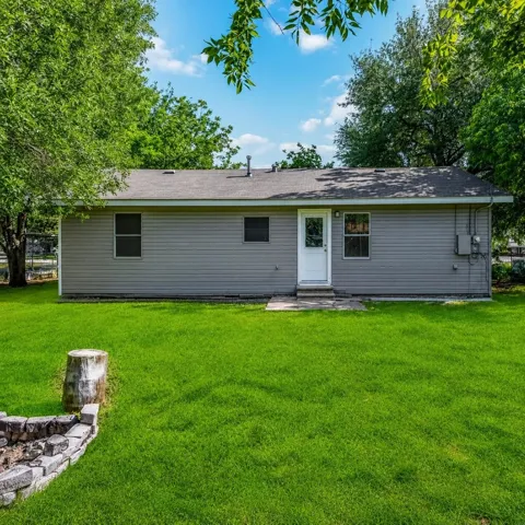113 E Witcher Lane