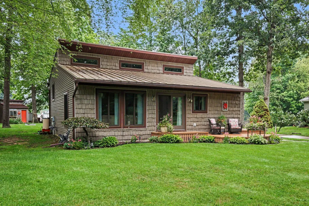 128 Clyde James Drive Pleasant Lake, MI 49272
