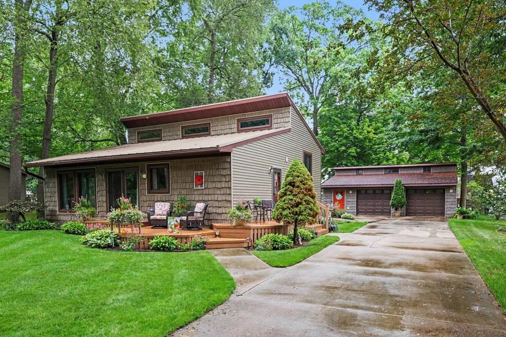 128 Clyde James Drive Pleasant Lake, MI 49272