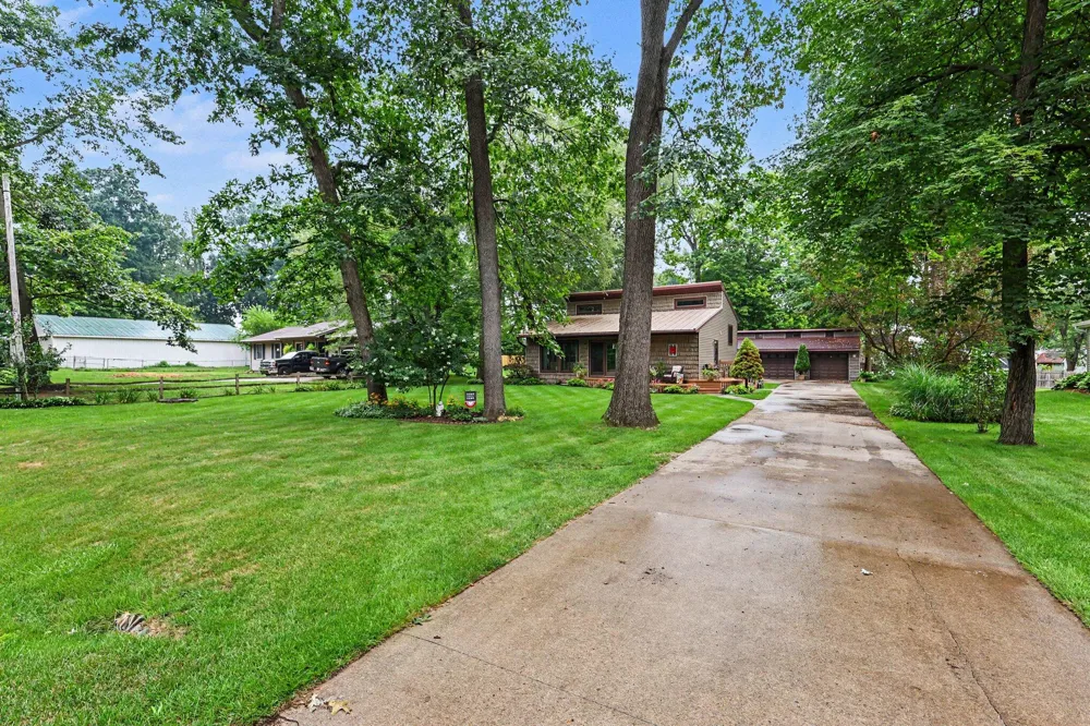 128 Clyde James Drive Pleasant Lake, MI 49272