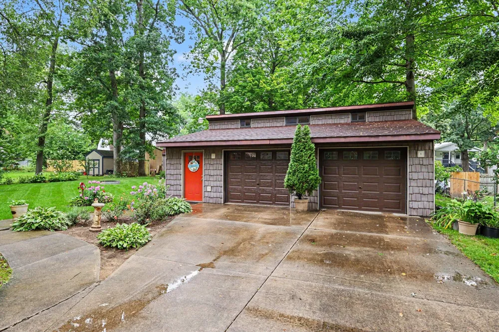128 Clyde James Drive Pleasant Lake, MI 49272