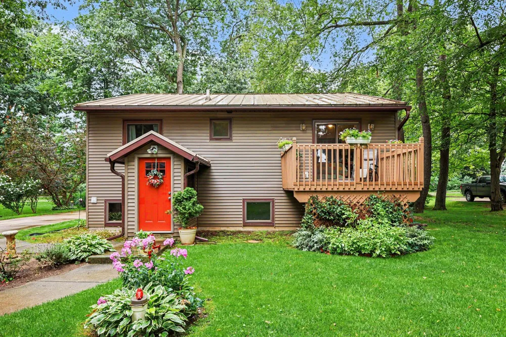 128 Clyde James Drive Pleasant Lake, MI 49272