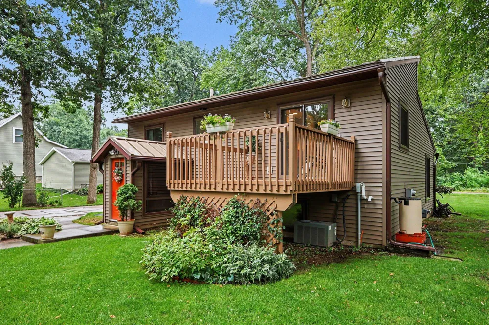 128 Clyde James Drive Pleasant Lake, MI 49272