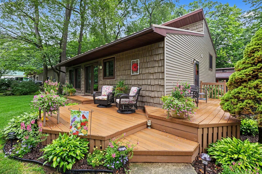 128 Clyde James Drive Pleasant Lake, MI 49272