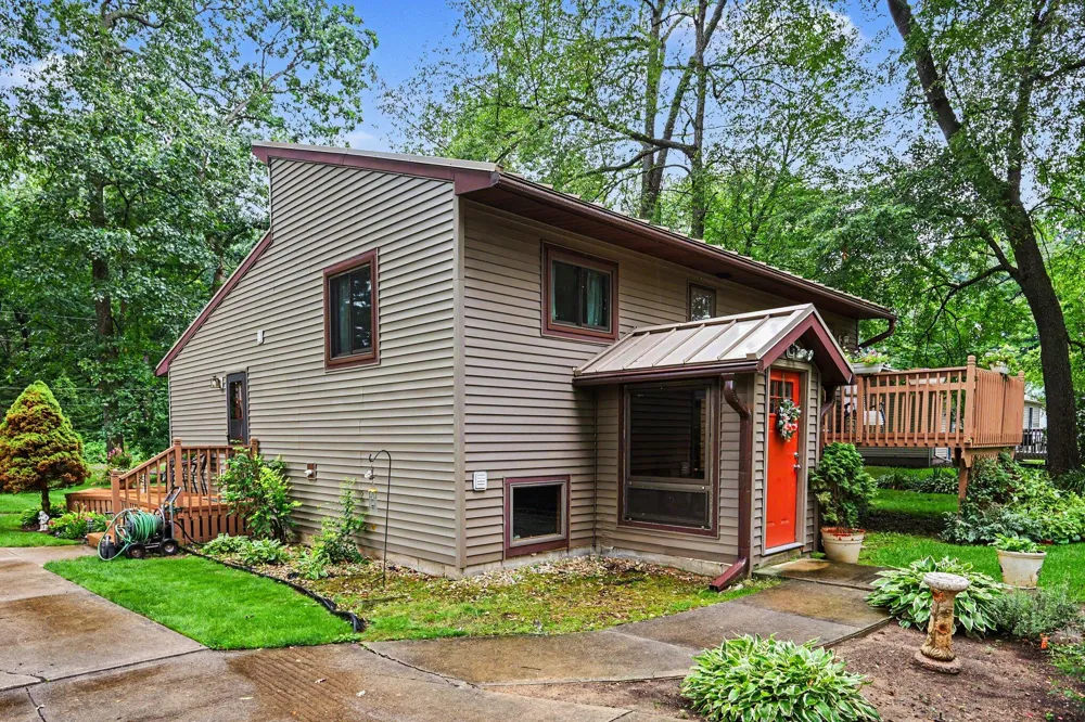 128 Clyde James Drive Pleasant Lake, MI 49272