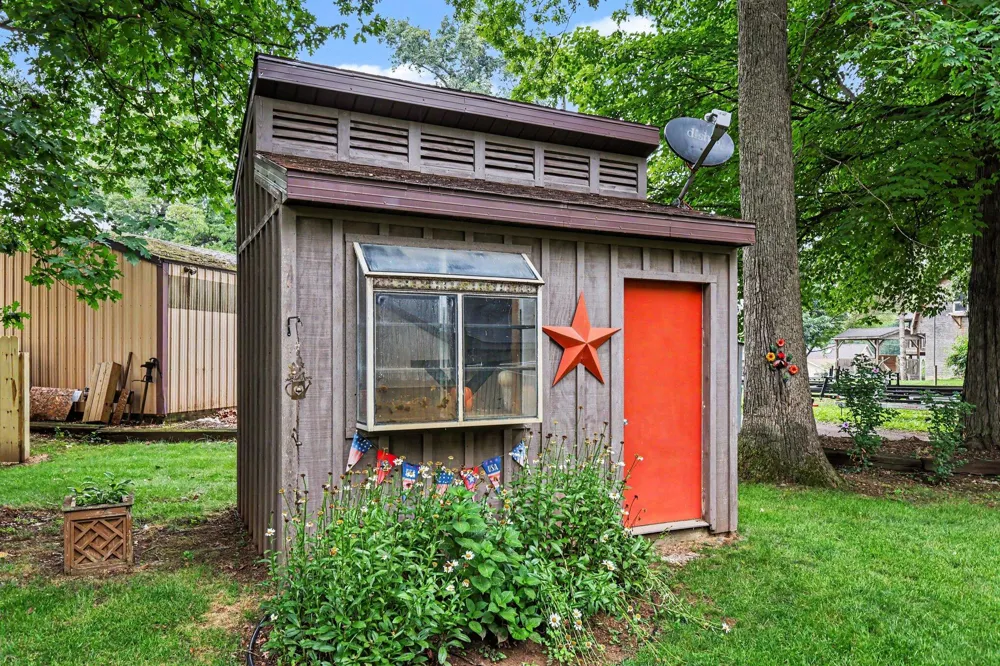 128 Clyde James Drive Pleasant Lake, MI 49272