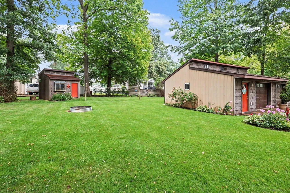 128 Clyde James Drive Pleasant Lake, MI 49272