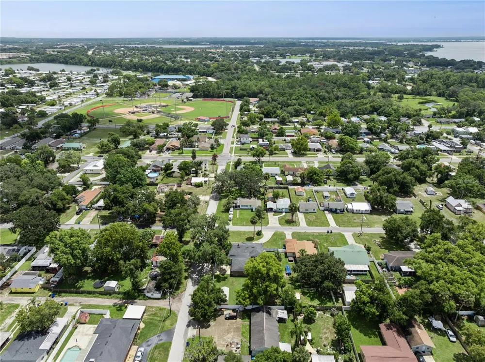 723 ROCKINGHAM AVENUE Tavares, FL 32778