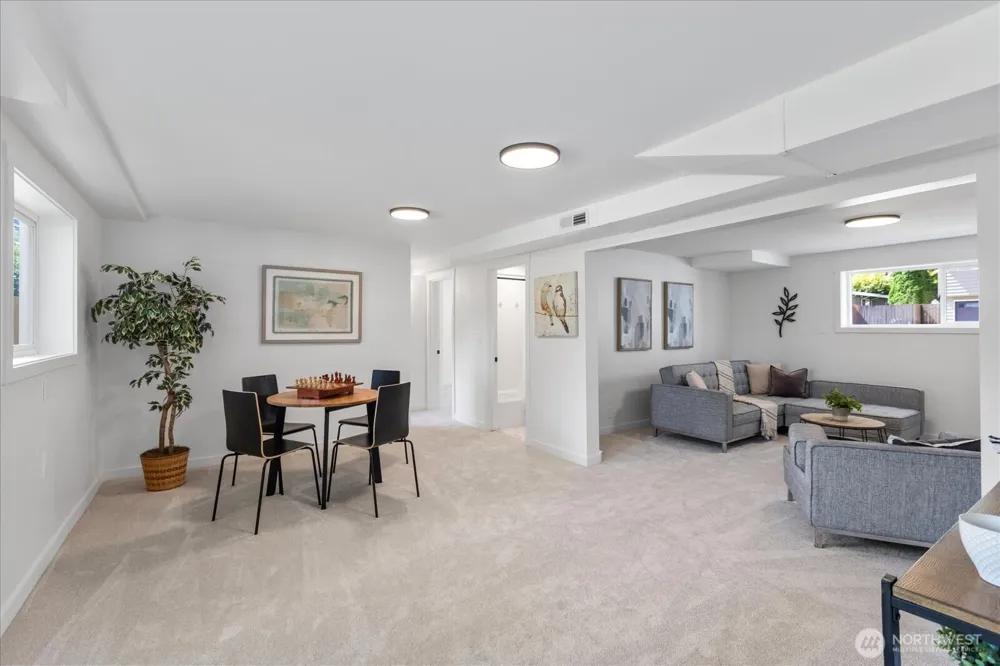 20623 81st Avenue W Edmonds, WA 98026