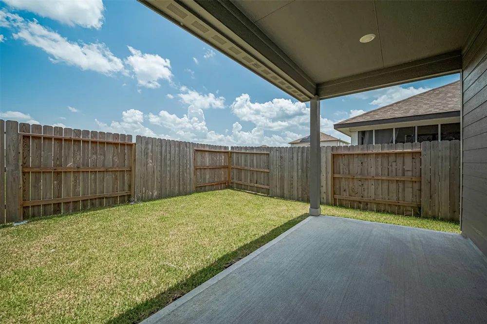 18818 Frost Ridge Drive Crosby, TX 77532