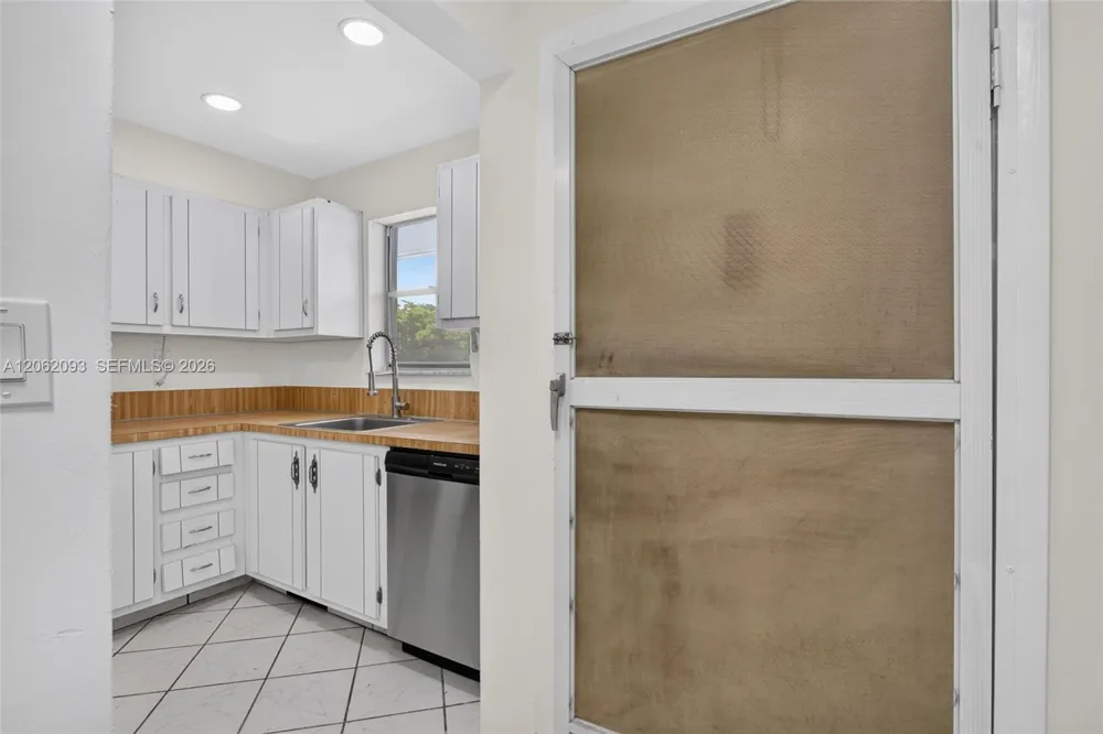 6080 NW 44th St #410 Lauderhill, FL 33319