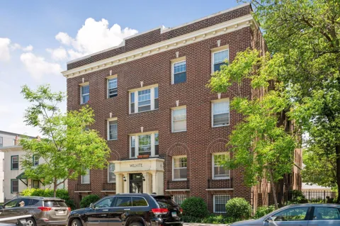 2733 Girard Avenue S #305