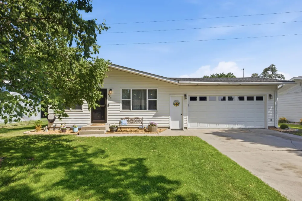 428 Brook Avenue Moorhead, MN 56560