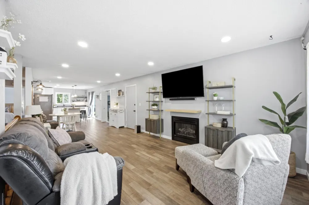 428 Brook Avenue Moorhead, MN 56560